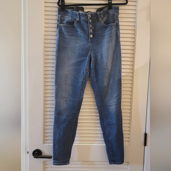 torrid Denim - Torrid- (Plus-Size) Denim Sky High Skinny Jeans With Pockets & Elastic Waistband